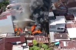 Kebakaran Hanguskan 8 Rumah di Jalan Kangkung Timur Makassar