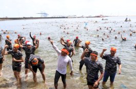 HUT ke-77 TNI Tahun 2022, Lantamal VI Makassar Gelar Water Trappen Pecahkan Rekor MURI