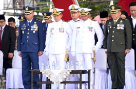 Danlantamal VI Makassar Hadiri HUT Ke-77 TNI Tahun 2022 di Lapangan Karebosi Makassar