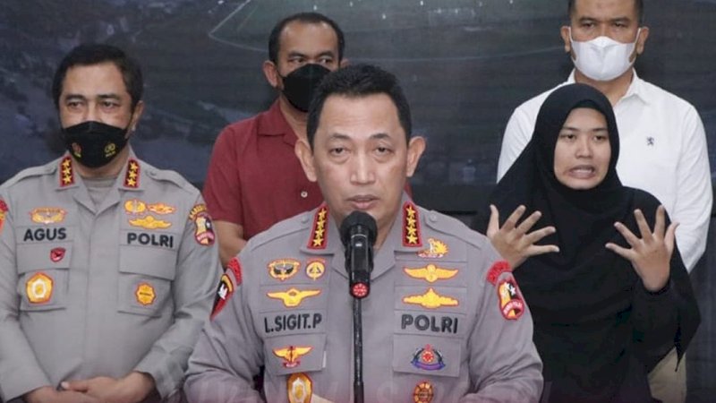 Jenderal Listyo Sigit saat konferensi pers di Mapolres Malang Kota, Kamis (6/10/2022). (Foto: Humas Polri)