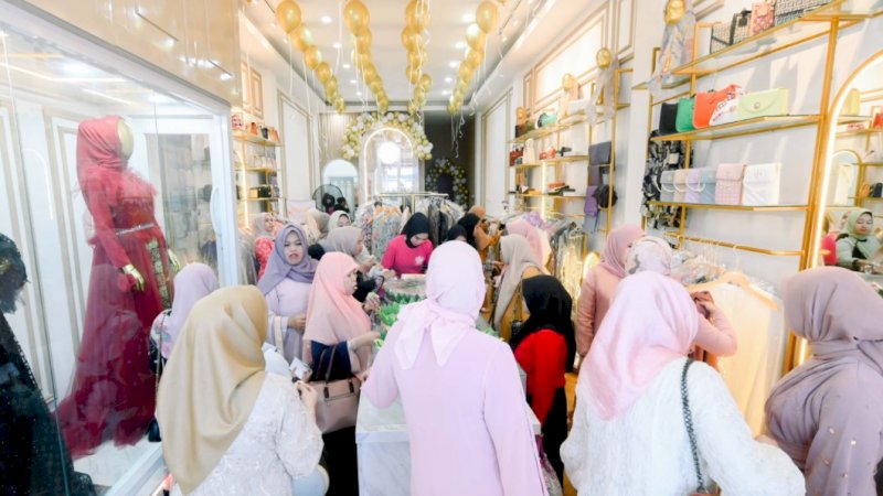 Kantor Ratu Arab dan Ratu Arab Butik yang berlokasi di Polewali Mandar (Polman), Sulawesi Barat (Sulbar).