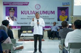 Bawa Kuliah Umum, Rektor Institut Lamaddukelleng Wajo Nilai Taufan Pawe Tokoh Nasional
