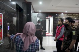 Kejati Tahan Tersangka Pemberian Kredit Modal Kerja Salah Satu Bank Plat Merah di Makassar