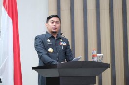 Adnan Purichta Ichsan Raih Dewi Sartika Award