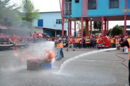 Alternatif Pertolongan Pertama Kebakaran, Wali Kota Makassar Bagikan 53 Unit Damtor