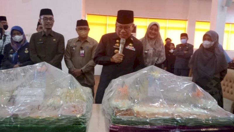 Wali Kota Parepare, Taufan Pawe, mendapat kejutan di hari ulang tahunnya, Jumat (14/10/2022).