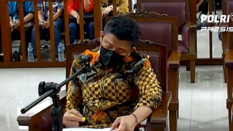 Ferdy Sambo dalam persidangan di Pengadilan Negeri Jakarta Selatan (PN Jaksel), Senin (17/10/2022). (Foto: Tangkapan layar YouTube Polri TV Radio)