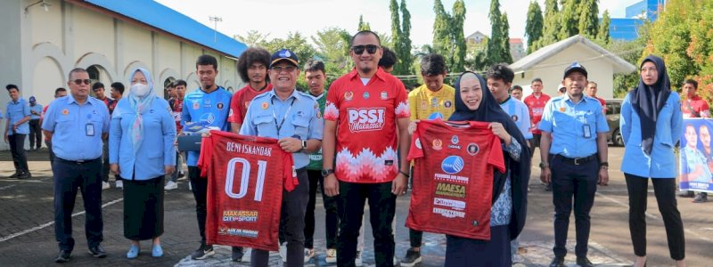 Target Emas, Beni Iskandar Tekankan Sportivitas Saat Melepas Kontingen Sepakbola Makassar 