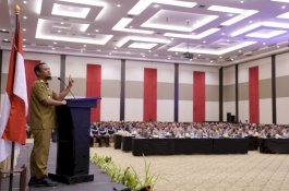 Pesan Gubernur Andi Sudirman di Hadapan Ribuan Bhabinkamtibmas