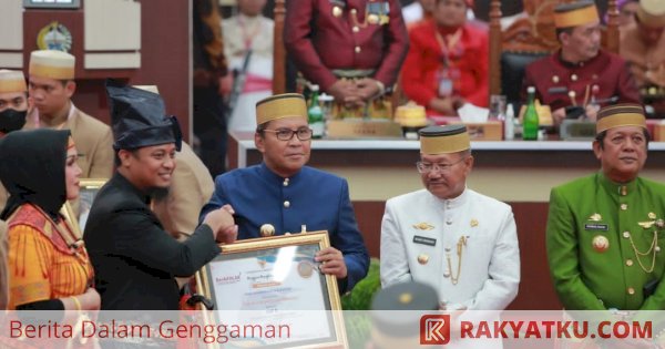 POSE Masuk Top 6 Inovasi Tingkat Provinsi, Wali Kota Makassar Terima Penghargaan di Hari Jadi Sulsel