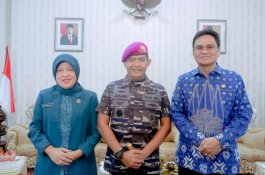 Danlantamal VI Reuni di Barru, Bertemu Bupati hingga Peluk Wali Kelasnya