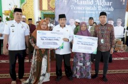 Diserahkan Bupati Sidrap, Ahli Waris Dua Petugas Syara Terima Santunan BPJamsostek