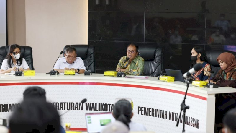 Pertemuan antara jajaran Pemerintah Kota (Pemkot) Makassar dengan pelaksana proyek Instalasi Pengolahan Air Limbah (IPAL) Losari di Ruang Sipakalebbi, Balai Kota Makassar, Kamis (20/10/2022).