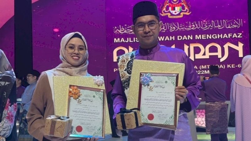 Dua Qari Indonesia, Muhammad Rizqon dan Yuni Wulandari Hasim, raih medali perunggu MTQ Internasional di Malaysia. (Foto: Kemenag RI)