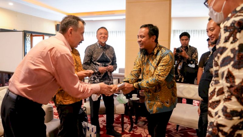 Gubernur Andi Sudirman Terima Dua Investor Luar Negeri