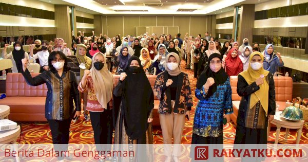 Dekranasda Sulsel dan Dinas Koperasi UKM Sulsel dalam Pelatihan Vocational UKM Perempuan