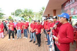 Danny Pomanto Lepas Peserta Jalan Sehat IKA Unhas Gowa 