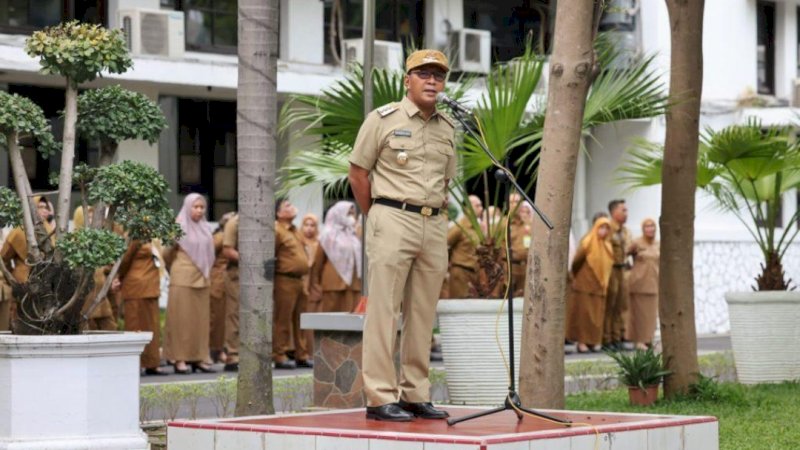 Wali Kota Makassar, Mohmmad Ramdhan Pomanto menjadi pembina Apel Pagi lingkup Pemerintah Kota Makassar di Halaman Kantor Balai Kota, Senin (31/10/2022). (Foto: Humas  Kominfo Makassar)