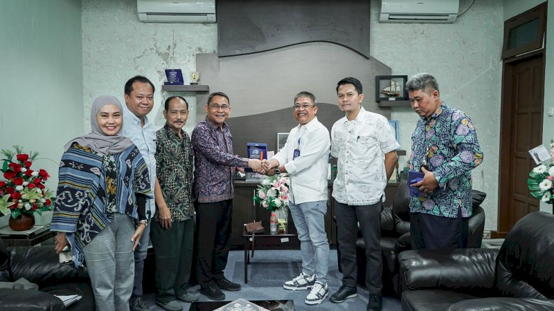 Dirut PDAM Makassar, Beni Iskandar dan Jajaran Dewas menerima kunjungan Dewan Pengawas PDAM Bogor. Kamis, 3 november 2022.