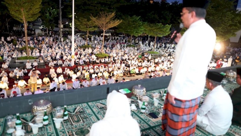 Salat Subuh berjemaah dan doa bersama menyambut peringatan hari ulang tahun (HUT) ke-415 Kota Makassar di Anjungan City of Makassar, Sabtu (5/11/2022).