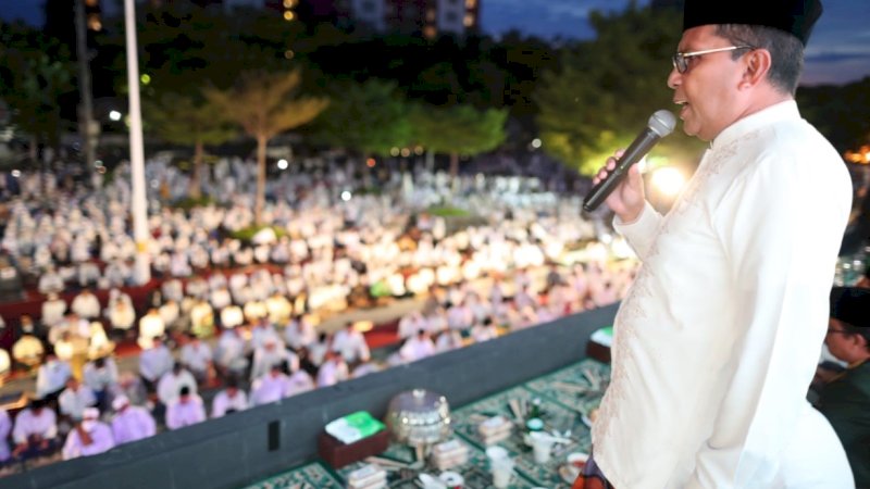 Wali Kota Makassar, Mohammad Ramdhan Pomanto (Danny), saat salat Subuh berjemaah dan doa bersama di Anjungan City of Makassar, Sabtu (5/11/2022). 