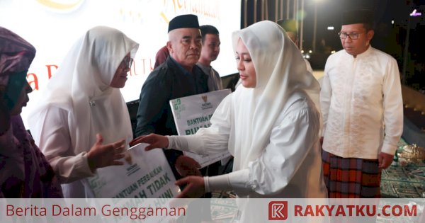 Warga Makassar Terima Bantuan Perbaikan Rumah Tidak Layak Huni