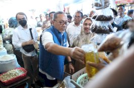 Harga Sembako Makassar Stabil di Bawah Harga Nasional, Mendag Zulhas Puji Wali Kota Danny