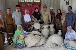 Dekranasda dan DP2KUKM Gali Potensi Lima Kelompok Pengrajin Unggulan Luwu Utara