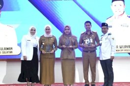 Bupati Luwu Utara Raih Penghargaan Perempuan Inspiratif dan Peduli APDESI