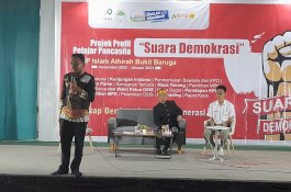 Legislator Sulsel Syaharuddin Alrif Edukasi Siswa SMP Islam Athirah Bukit Baruga Tentang Demokrasi