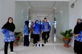 Sidak Kantor Disnaker, Bupati Barru Minta Halaman Ditata dan Dipercantik