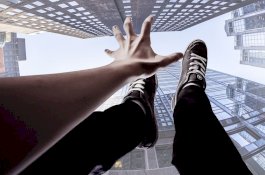 Polisi Dalami Penyebab Remaja Perempuan Jatuh dari Lantai 18 Hotel di Makassar