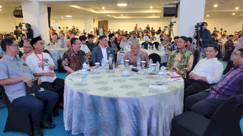 Bedah Buku ALDERA Oleh YARI dan IKA Unhas Makassar Dihadiri Sejumlah Kepala Daerah 