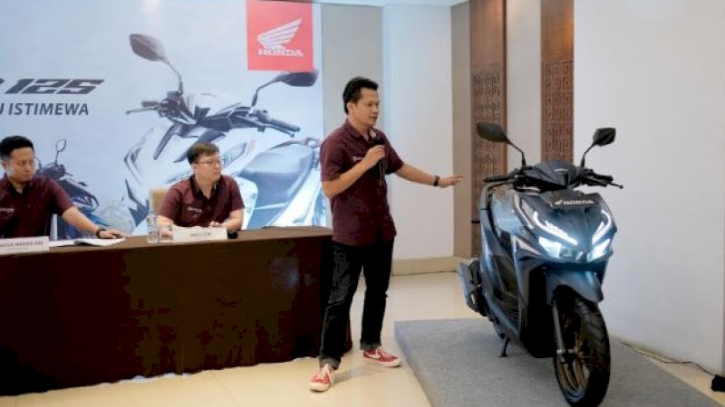 Astra Motor Sulawesi Selatan (Asmo Sulsel) memperkenalkan Honda New Vario 125 dalam 
konferensi pers di Hotel Four Points by Sheraton, Jumat (11/11/2022).