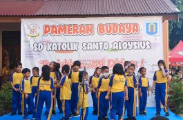 SD Katolik Santo Aloysius Gelar Pameran Budaya, Pastor Ardyanto: Yayasan Selalu Support 