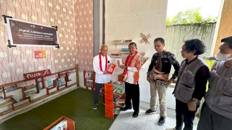 Visitasi Program Peningkatan Organisasi Kemahasiswaan (PPK Ormawa) yang digagas dan diselenggarakan Himaprodi PBSI UNM di Kelurahan Balleangin, Kecamatan Ballocci, Kabupaten Pangkep, Minggu (13/11/2022). (Foto: Deni Indrawan)