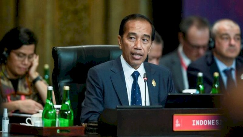 Presiden Jokowi menyerukan WHO untuk lebih kuat dan bertaring lagi dalam menangani pandemi Covid-19 dan ancaman darurat kesehatan di masa depan. (Foto: BAY ISMOYO/Pool via REUTERS)