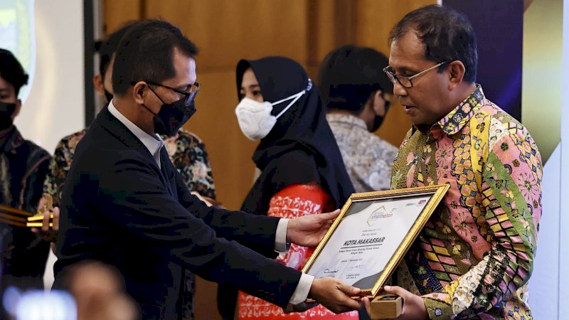 Kota Makassar Raih Penghargaan Terbaik Smart Branding ISNA 2022