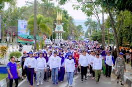 Meriah, Jalan Sehat dan Senam Massal Hari Kesehatan Nasional di Barru