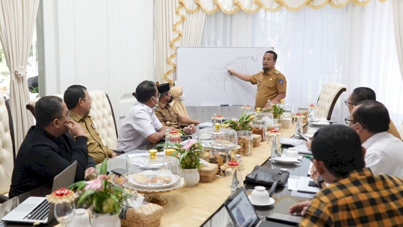 Cegah Dampak Banjir yang Lebih Parah, Gubernur Sulsel Pimpin Rapat Evaluasi 