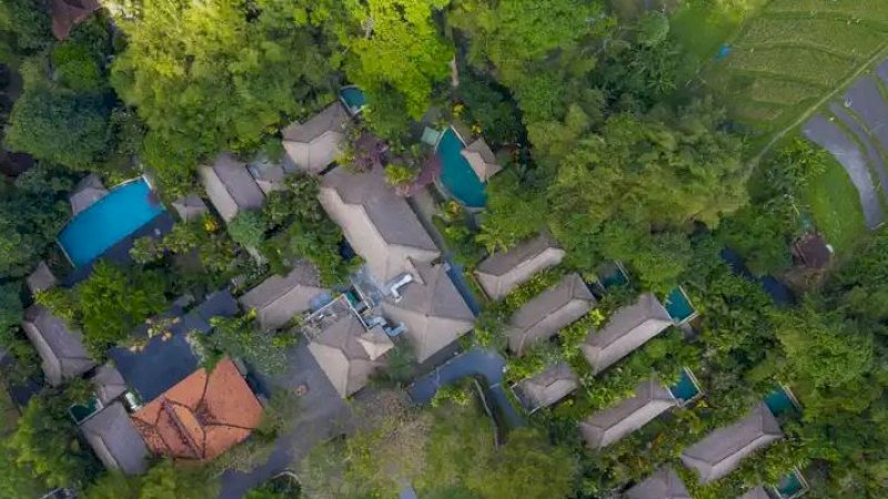 Plataran Canggu Resort and Spa berlokasi di Kerobokan, Kecamatan Kuta Utara, Kabupaten Badung, Bali.