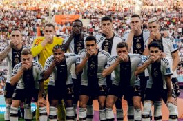 Protes Larangan Ban Kapten Pelangi, Pemain Jerman Tutup Mulut saat Foto Tim di Piala Dunia 2022
