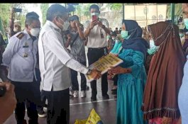Wali Kota Parepare Serahkan Bantuan Sosial ke PPKS
