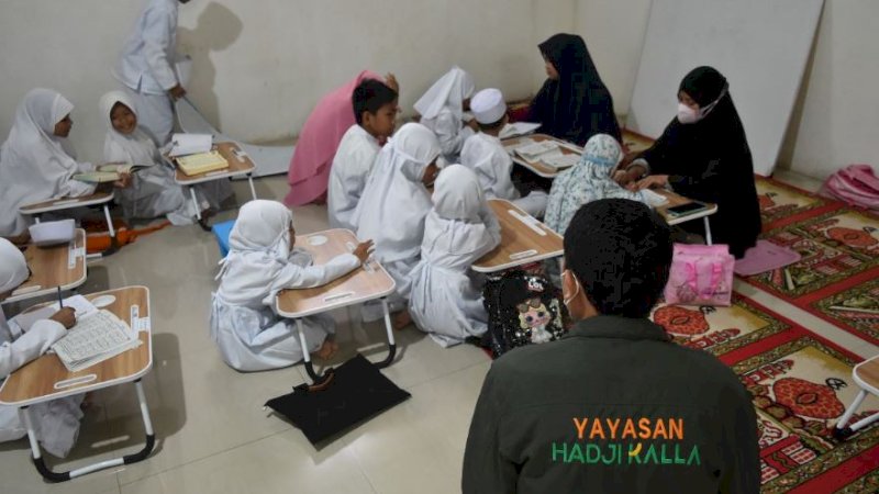 Suasana Tempat Pendidikan Al-Qur'an (TPQ) Alif di Kecamatan Rantepao, Kabupaten Toraja Utara, Rabu (23/11/2022). TPQ ini adalah salah satu binaan program TPQ Pelosok Yayasan Hadji Kalla (YHK).