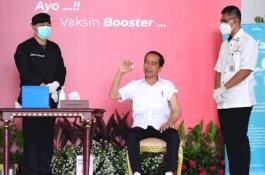 Presiden Jokowi Vaksinasi Booster Pakai IndoVac, Menkes Budi: Sangat Ampuh