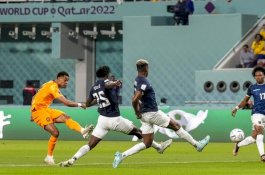 Belanda Unggul Babak Pertama, Gol Ekuador Dianulir Wasit