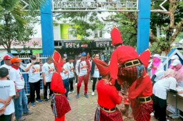 Akhir Pekan, Rudianto Lallo Jalan Sehat Bersama Ratusan Alumni SMP Negeri 36 Makassar