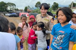 Gelar Trauma Healing, Polri Kembalikan Senyum Anak-anak dan Ibu-ibu Korban Gempa Cianjur