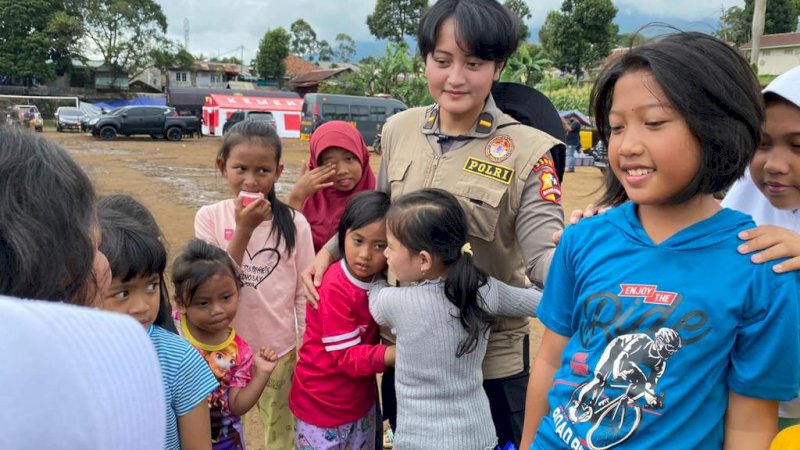 Gelar Trauma Healing, Polri Kembalikan Senyum Anak-anak dan Ibu-ibu Korban Gempa Cianjur