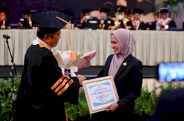 Wisuda Politeknik STIA LAN, Bupati Lutra Diganjar Tokoh Peduli Pengembangan Kompetensi SDM Aparatur  